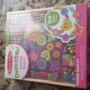 Melissa and Doug Blossom Bouquet Created by Me Over 240 plus Beads 8 Cords  NWT
